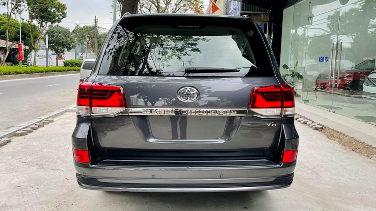 Toyota Land Cruiser VSX Executive Lounge 2021 có mặt tại Việt Nam với giá 6,6 tỷ đồng