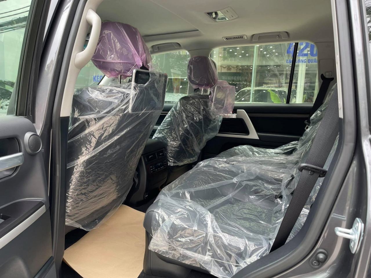 Toyota Land Cruiser VSX Executive Lounge 2021 có mặt tại Việt Nam với giá 6,6 tỷ đồng