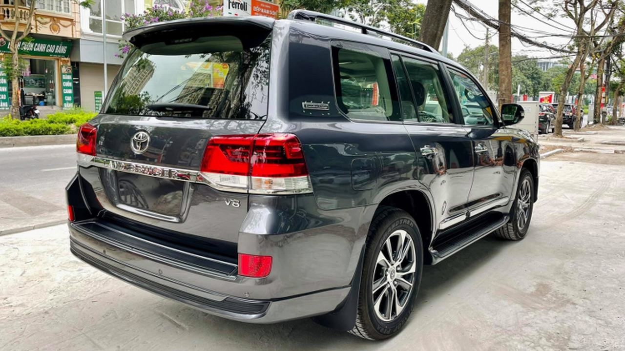 Toyota Land Cruiser VSX Executive Lounge 2021 có mặt tại Việt Nam với giá 6,6 tỷ đồng