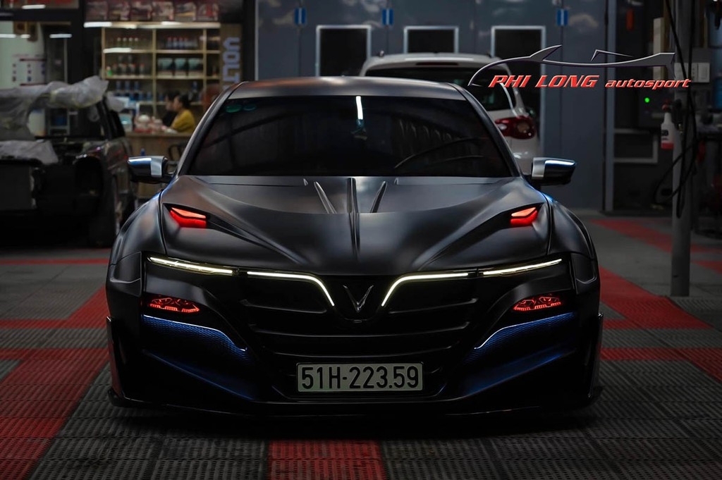 Vinfast Lux A 2.0 độ widebody lạ mắt tại Sài Gòn