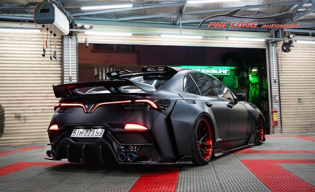 Vinfast Lux A 2.0 độ widebody lạ mắt tại Sài Gòn