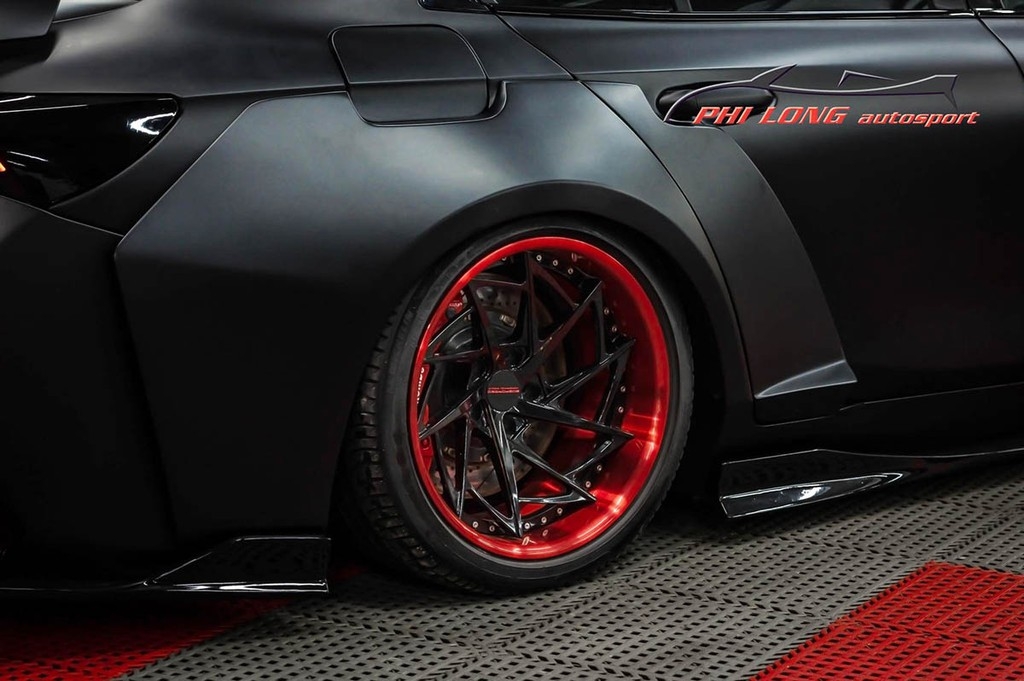 Vinfast Lux A 2.0 độ widebody lạ mắt tại Sài Gòn