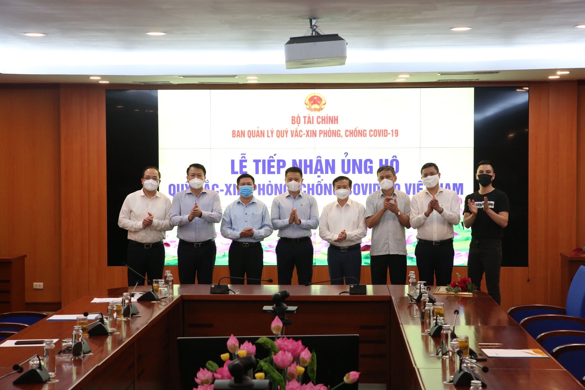 Sun Group góp 320 tỷ đồng cho Quỹ vắc-xin