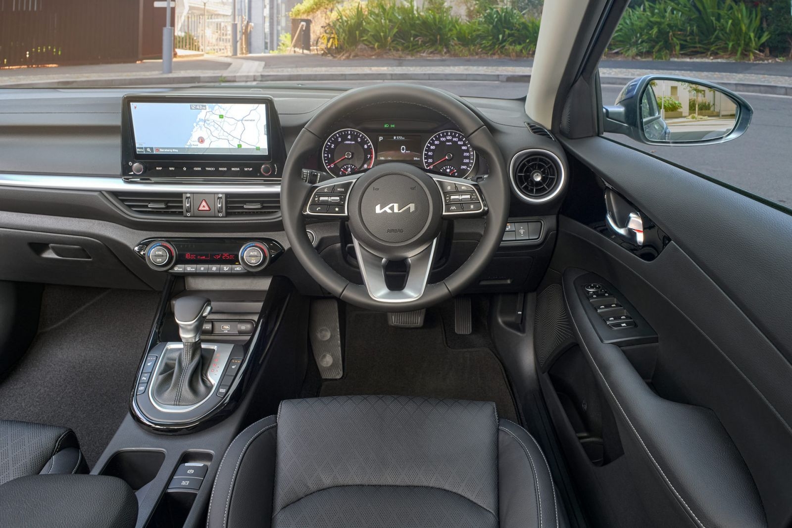 Kia Cerato 2022 ra mắt với 4 phiên bản, chờ ngày về Việt Nam Kia Cerato 2022 ra mắt với 4 phiên bản, chờ ngày về Việt Nam