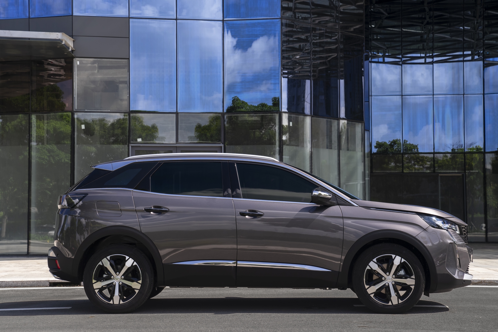 Cận cảnh Peugeot 3008 2021 vừa được ra mắt, giá chỉ từ 1,009 tỷ đồng
