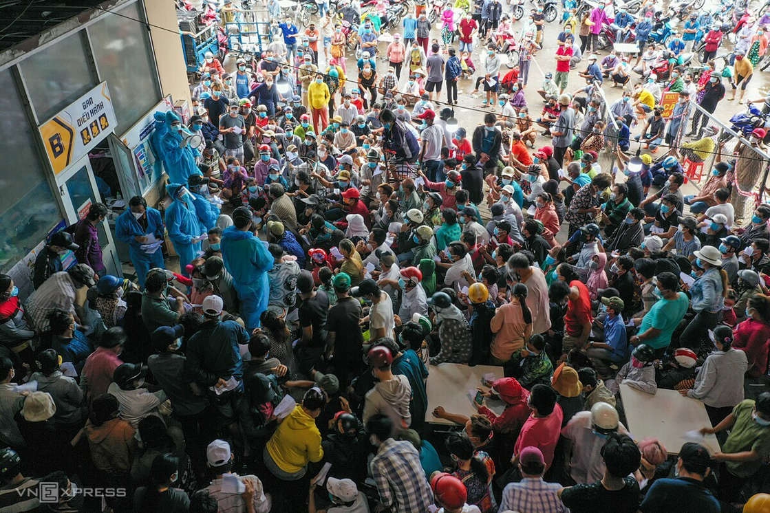 Sao lại đổ cho người dân? Sao lại đổ cho người dân?