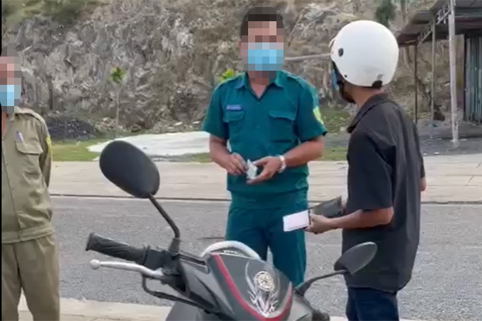 Cái bánh mì và sự mong manh của người lao động