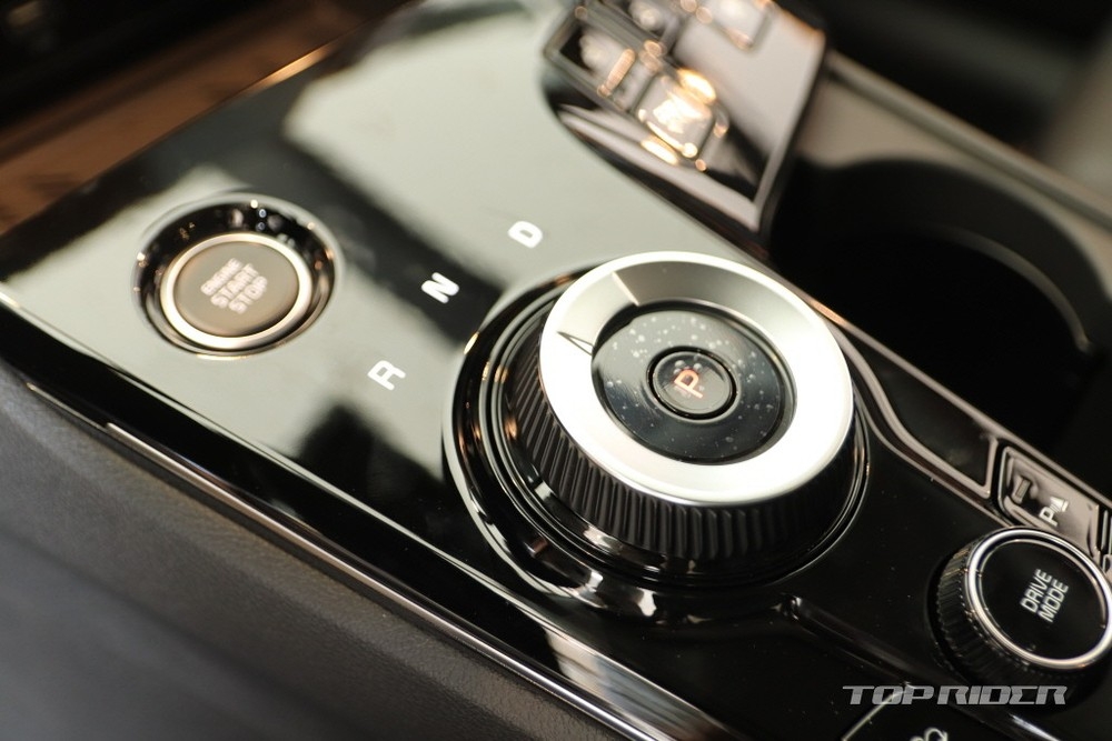 Ảnh thực tế Kia Sportage 2022 tại đại lý đẹp không tì vết, Honda CR-V coi chừng