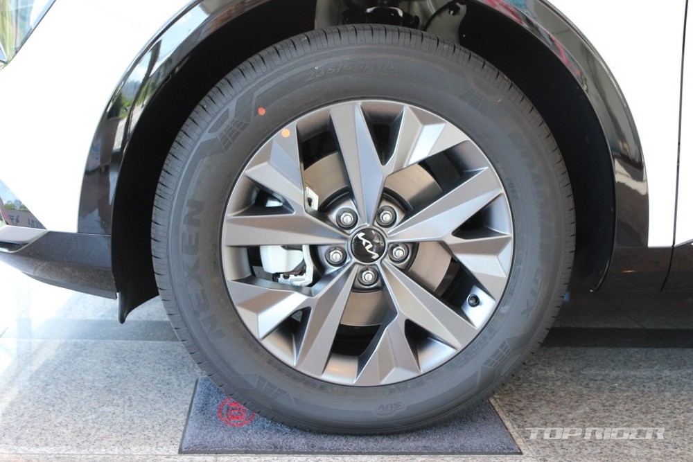 Ảnh thực tế Kia Sportage 2022 tại đại lý đẹp không tì vết, Honda CR-V coi chừng