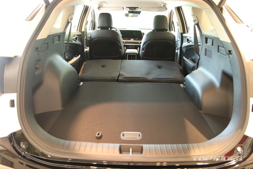 Ảnh thực tế Kia Sportage 2022 tại đại lý đẹp không tì vết, Honda CR-V coi chừng