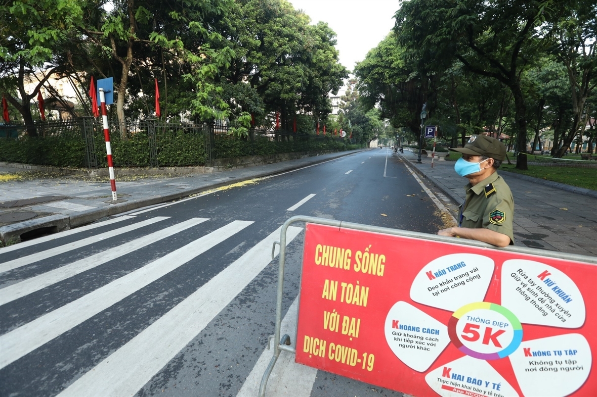 Hà Nội - ngày đầu giãn cách đợt 2