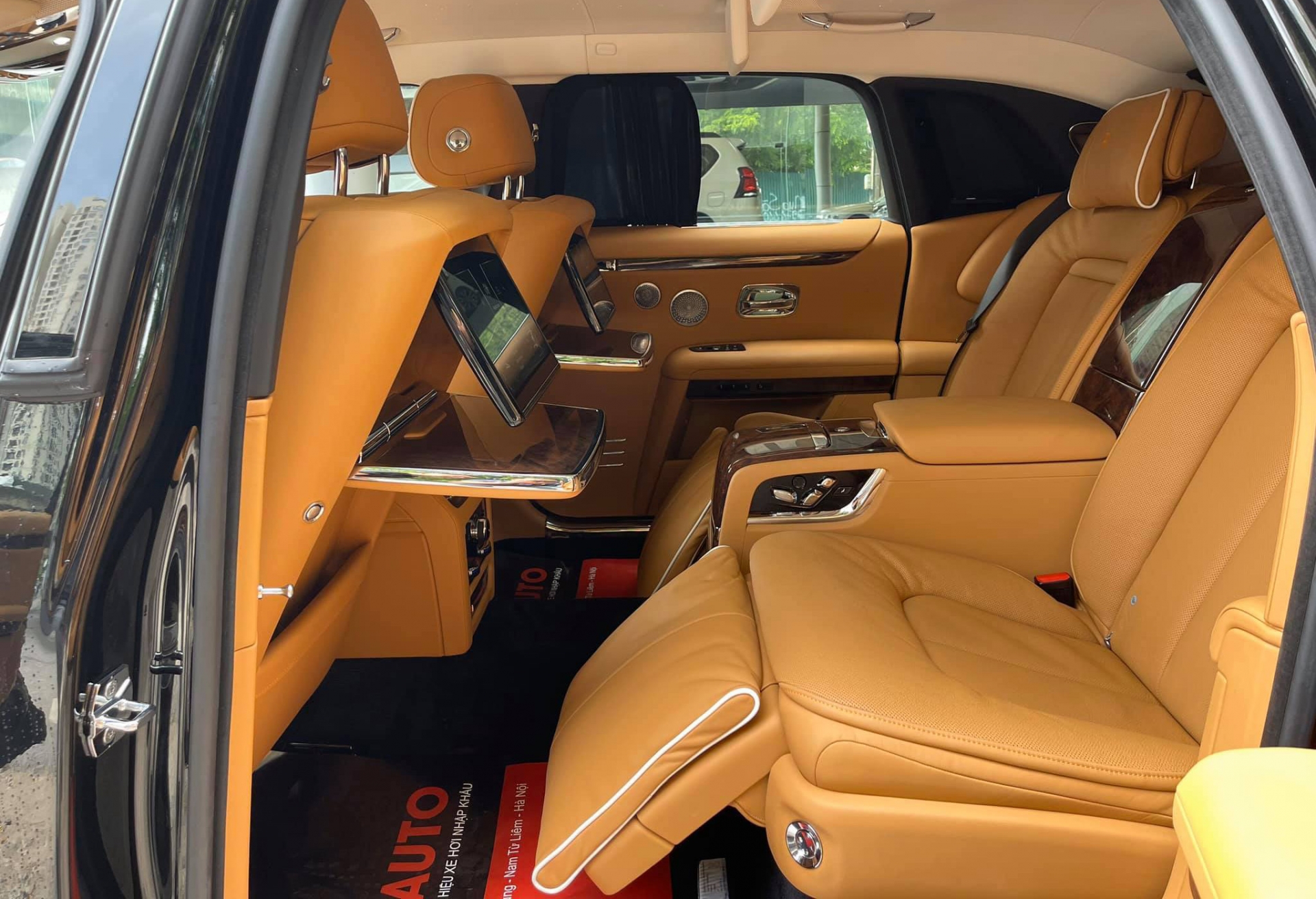 Siêu sang Rolls-Royce Ghost EWB 2021 đầu tiên về Việt Nam, giá hơn 40 tỷ đồng