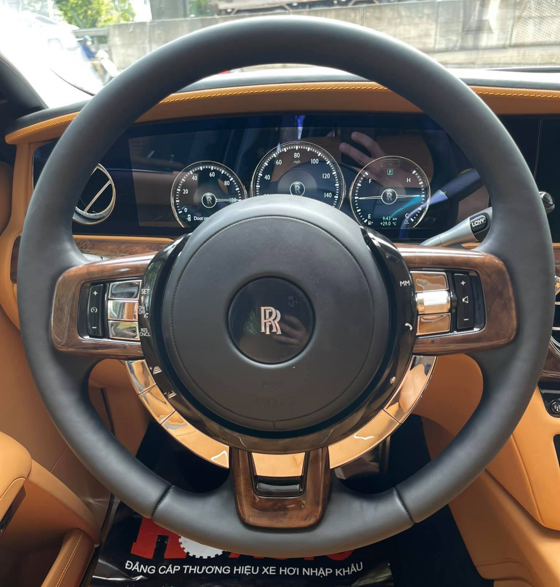 Siêu sang Rolls-Royce Ghost EWB 2021 đầu tiên về Việt Nam, giá hơn 40 tỷ đồng