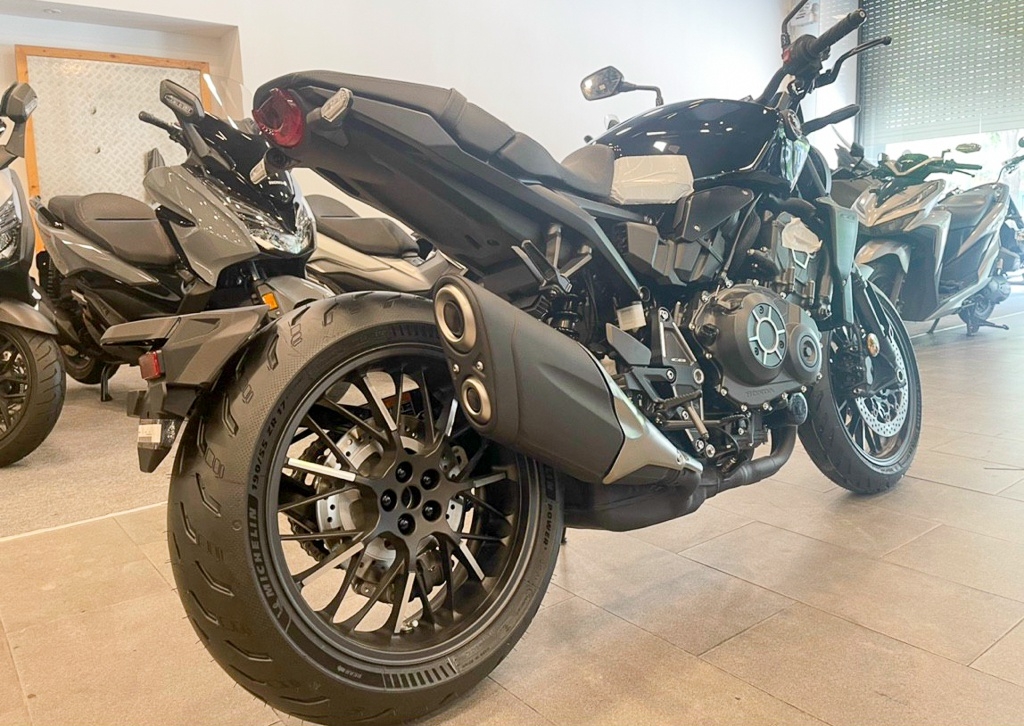 Honda CB1000R Black Edition nhập Ý đặt chân đến Việt Nam