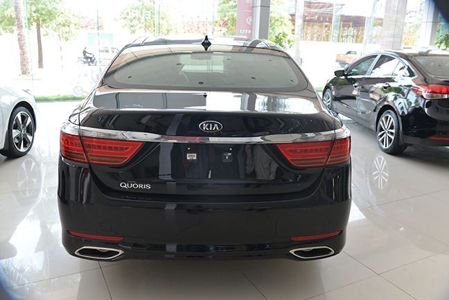 Xe sang Kia Quoris giảm giá lên tới 500 triệu đồng nhưng vẫn 'ế'