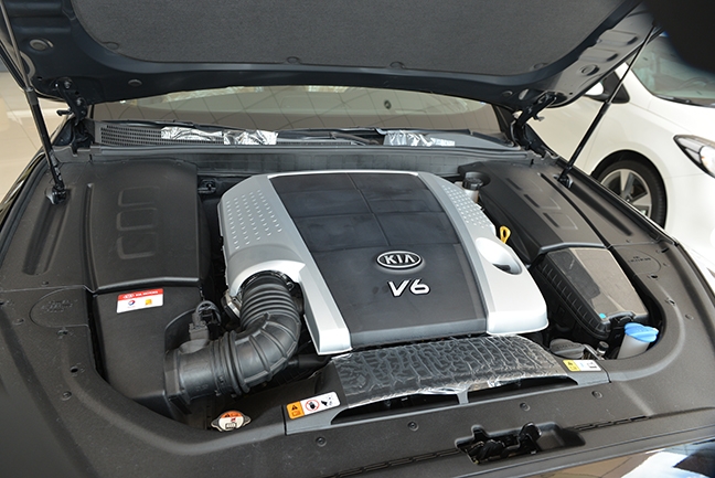 Xe sang Kia Quoris giảm giá lên tới 500 triệu đồng nhưng vẫn 'ế'