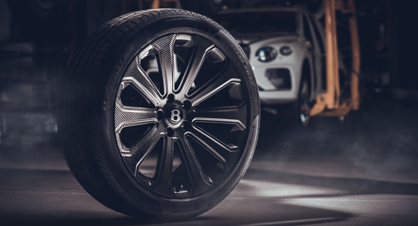 Bentley chế tạo thành công bộ mâm carbon 22 inch cho Bentayga Bentley chế tạo thành công bộ mâm carbon 22 inch cho Bentayga