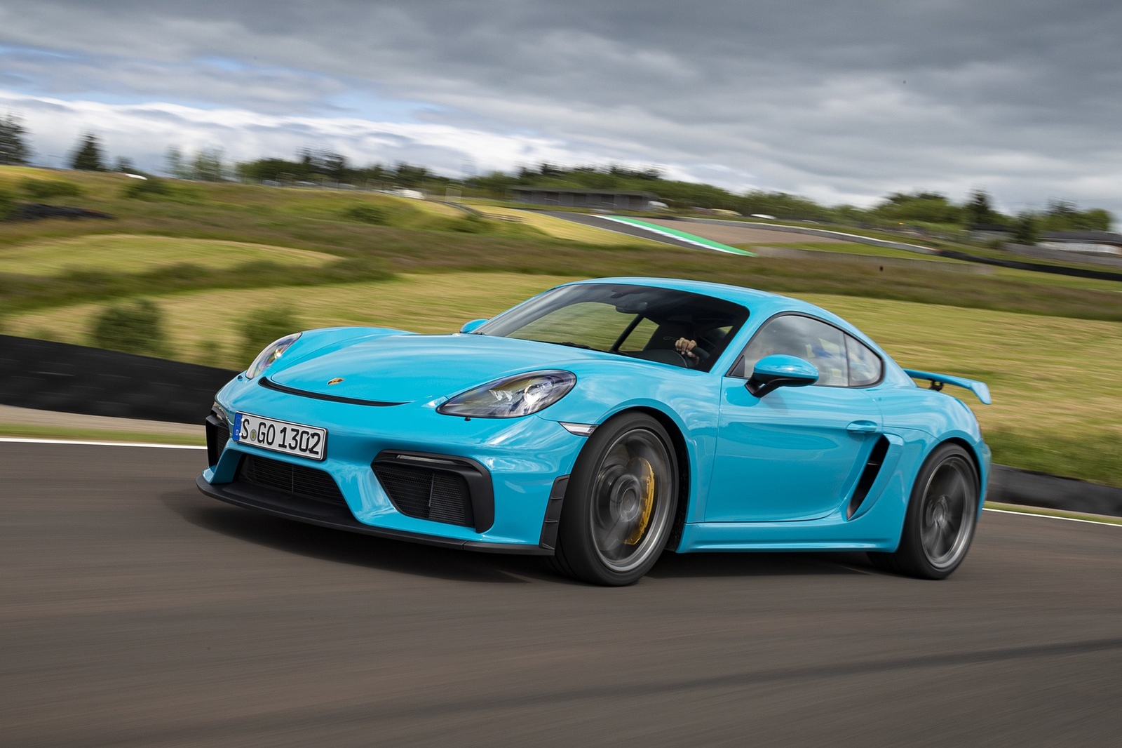 Màu sơn xe nào phổ biến nhất thế giới và vì sao lại thế? Màu sơn xe nào phổ biến nhất thế giới và vì sao lại thế?