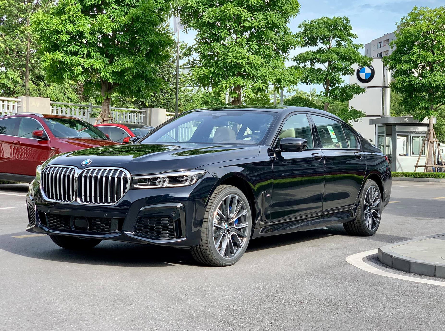 BMW 7-Series giảm giá 