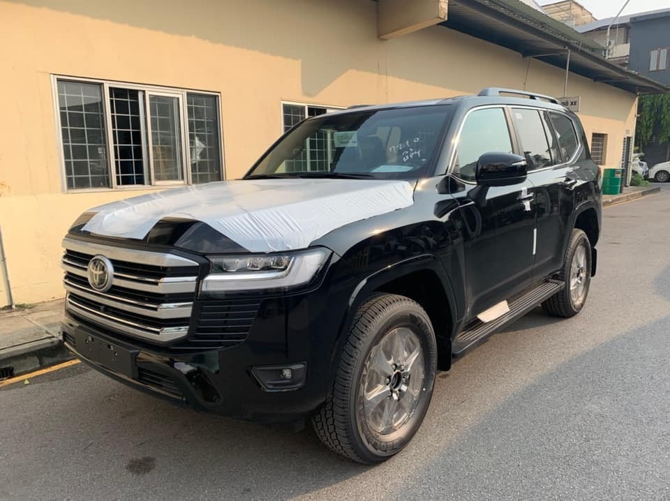 Ngắm chiếc Toyota Land Cruiser 2022 đầu tiên về Việt Nam Ngắm chiếc Toyota Land Cruiser 2022 đầu tiên về Việt Nam