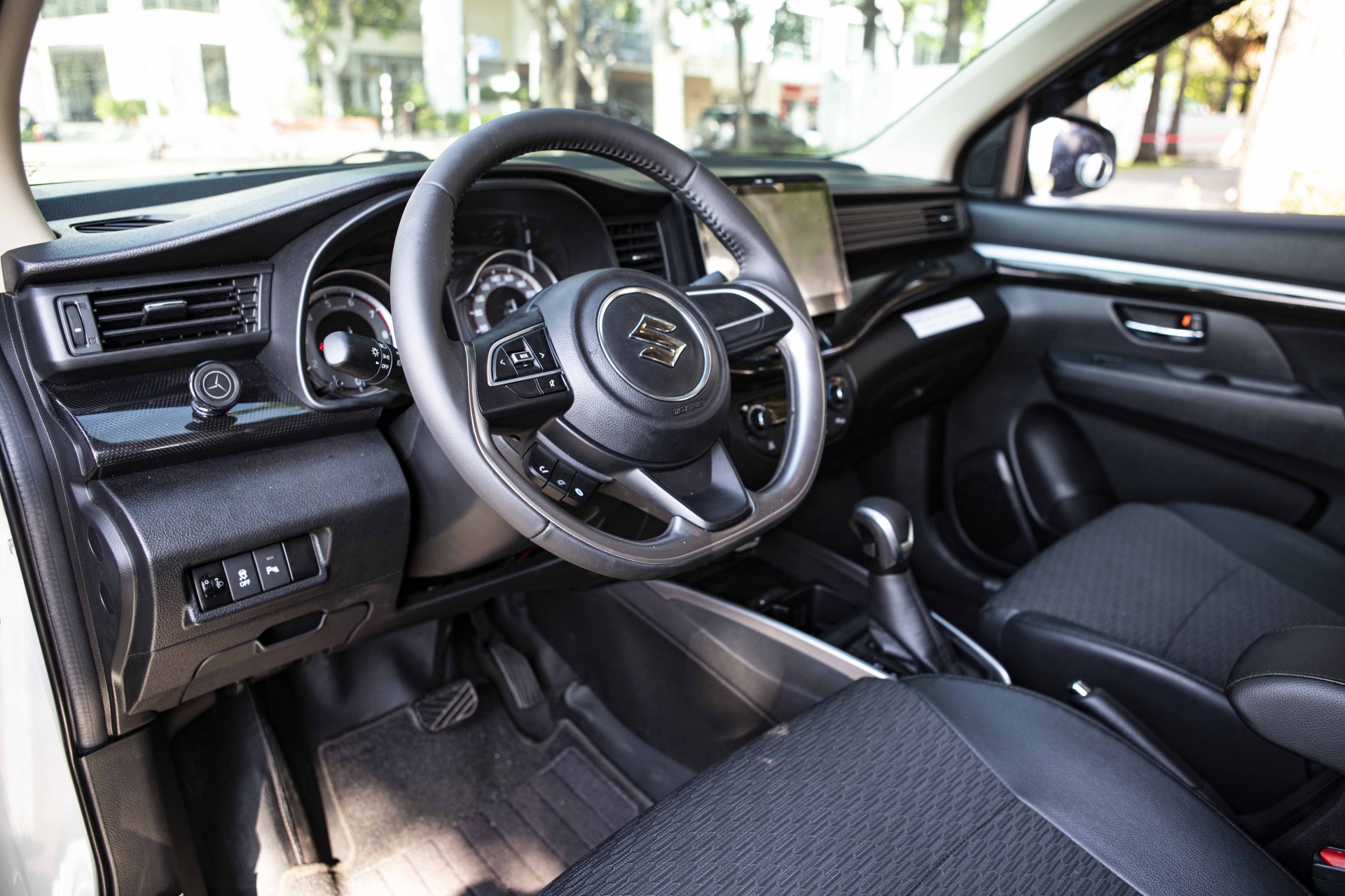 Suzuki XL7 đem đến sự rộng rãi và thoải mái cho hành khách khi ngồi trong khoang cabin Suzuki XL7 đem đến sự rộng rãi và thoải mái cho hành khách khi ngồi trong khoang cabin