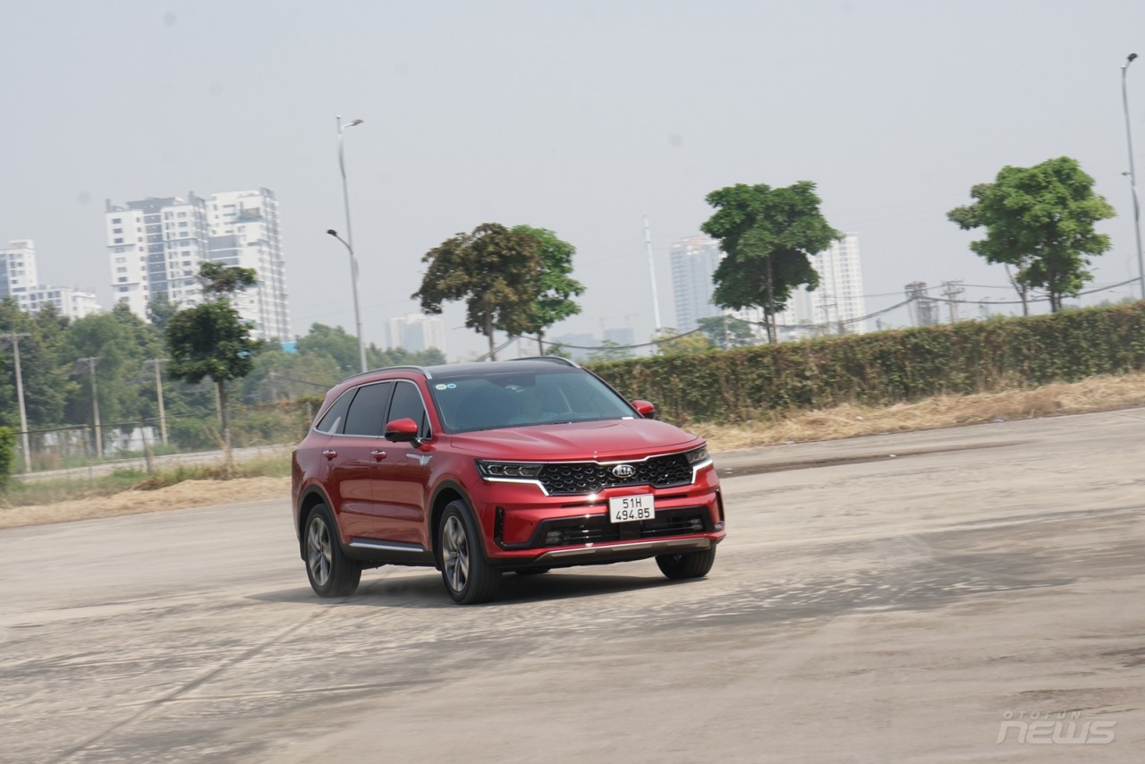 7 tháng đầu năm 2021, Kia Sorento bán ít hơn Hyundai SantaFe gần 3.000 xe