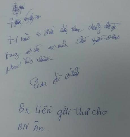 “Em ơi cố lên!" “Em ơi cố lên!"