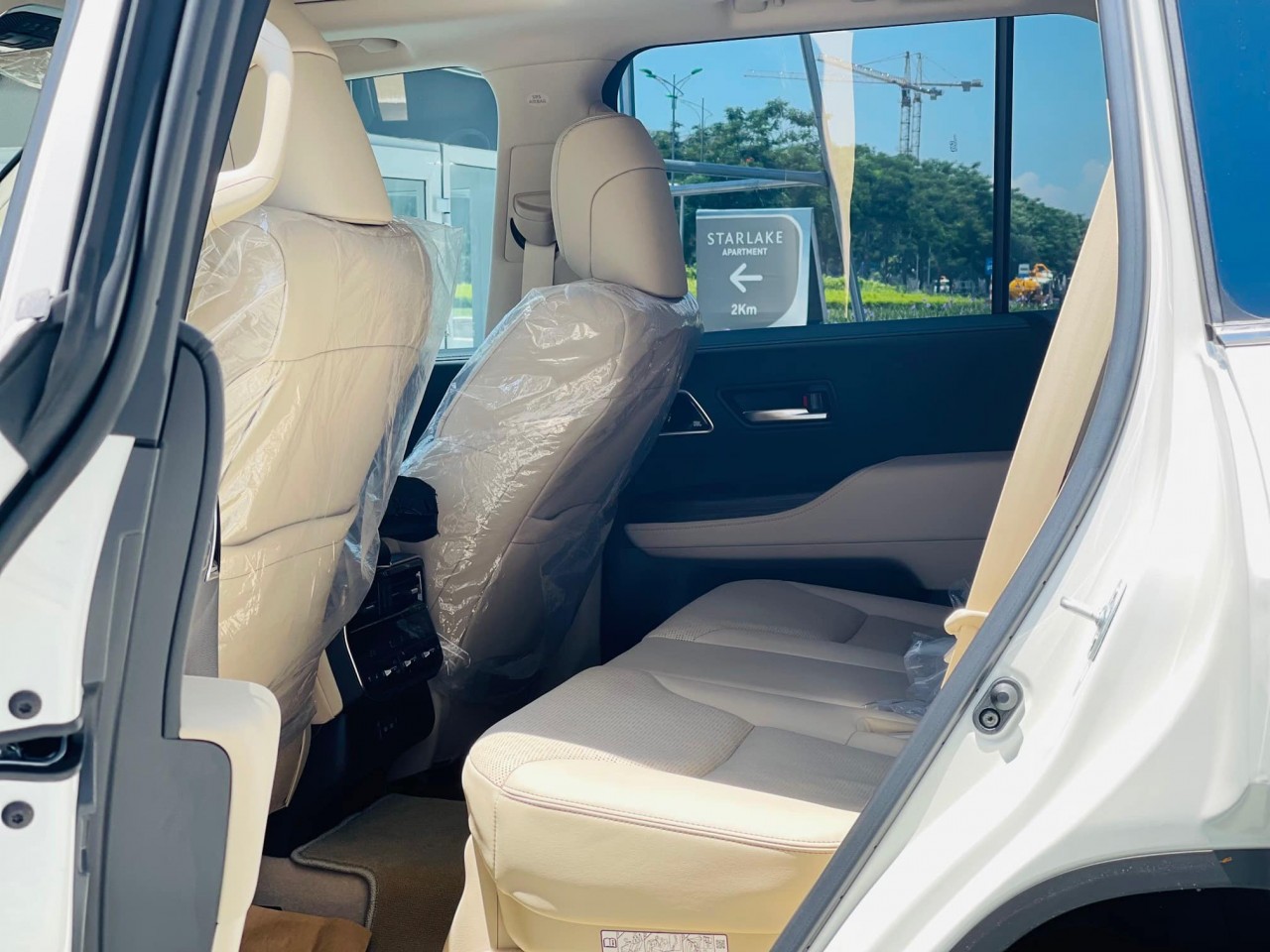 Cận cảnh Toyota Land Cruiser 2022 tại Việt Nam