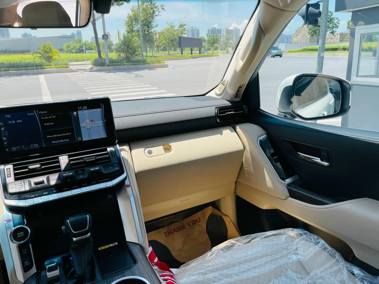 Cận cảnh Toyota Land Cruiser 2022 tại Việt Nam