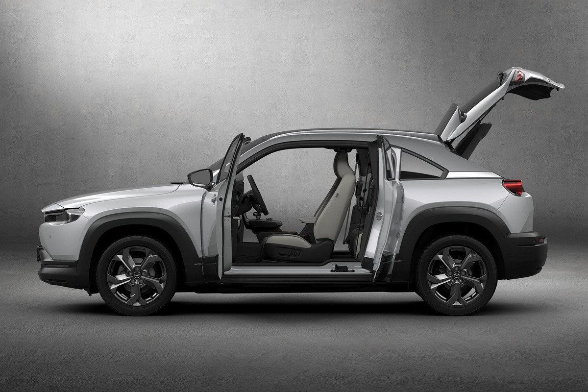 Chiêm ngưỡng MX-30 - mẫu xe điện đầu tiên Mazda sản xuất Chiêm ngưỡng MX-30 - mẫu xe điện đầu tiên Mazda sản xuất