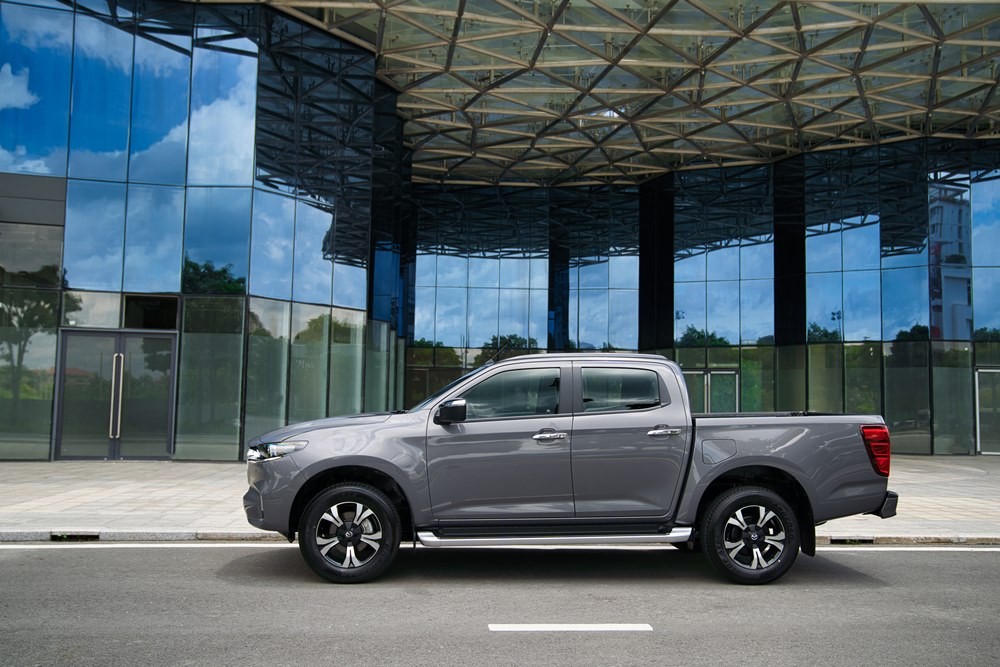 Mazda BT-50 mới ra mắt, giá 659 triệu đồng