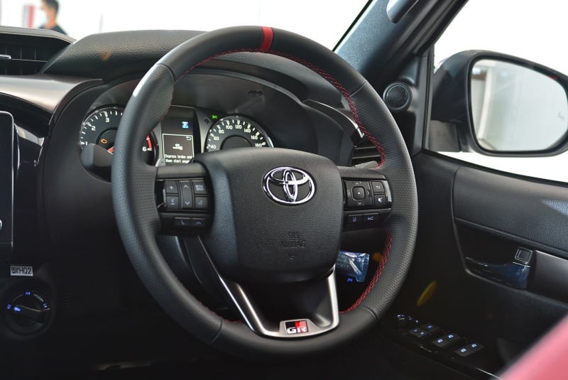 Toyota Hilux GR-Sport giá từ 615 triệu đồng tại Thái Lan Toyota Hilux GR Sport giá từ 615 triệu đồng tại Thái Lan