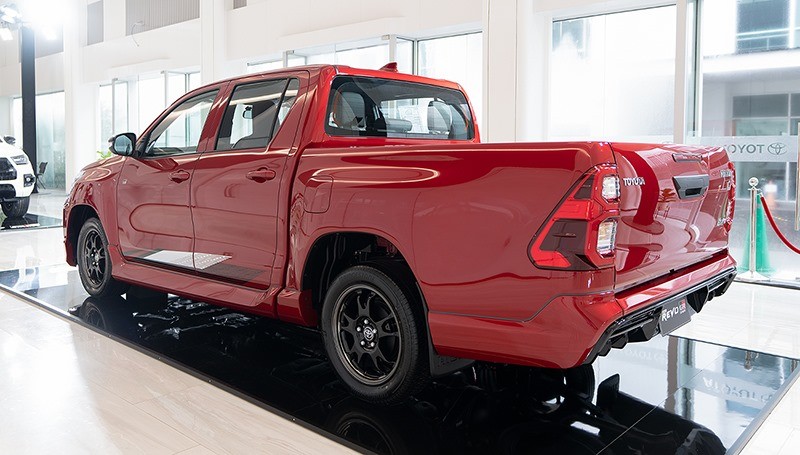 Toyota Hilux GR-Sport giá từ 615 triệu đồng tại Thái Lan Toyota Hilux GR Sport giá từ 615 triệu đồng tại Thái Lan