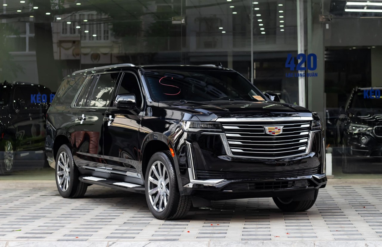 Cận cảnh Cadillac Escalade 2021 giá 10 tỷ đồng tại Hà Nội