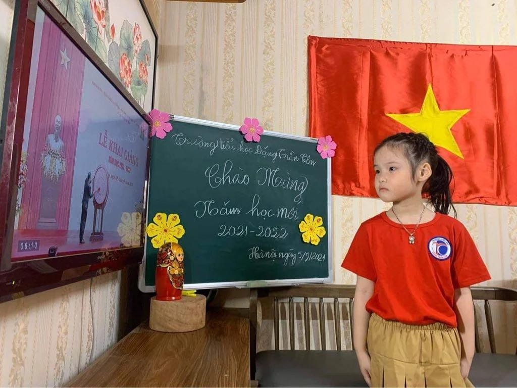 Lễ khai giảng lặng lẽ