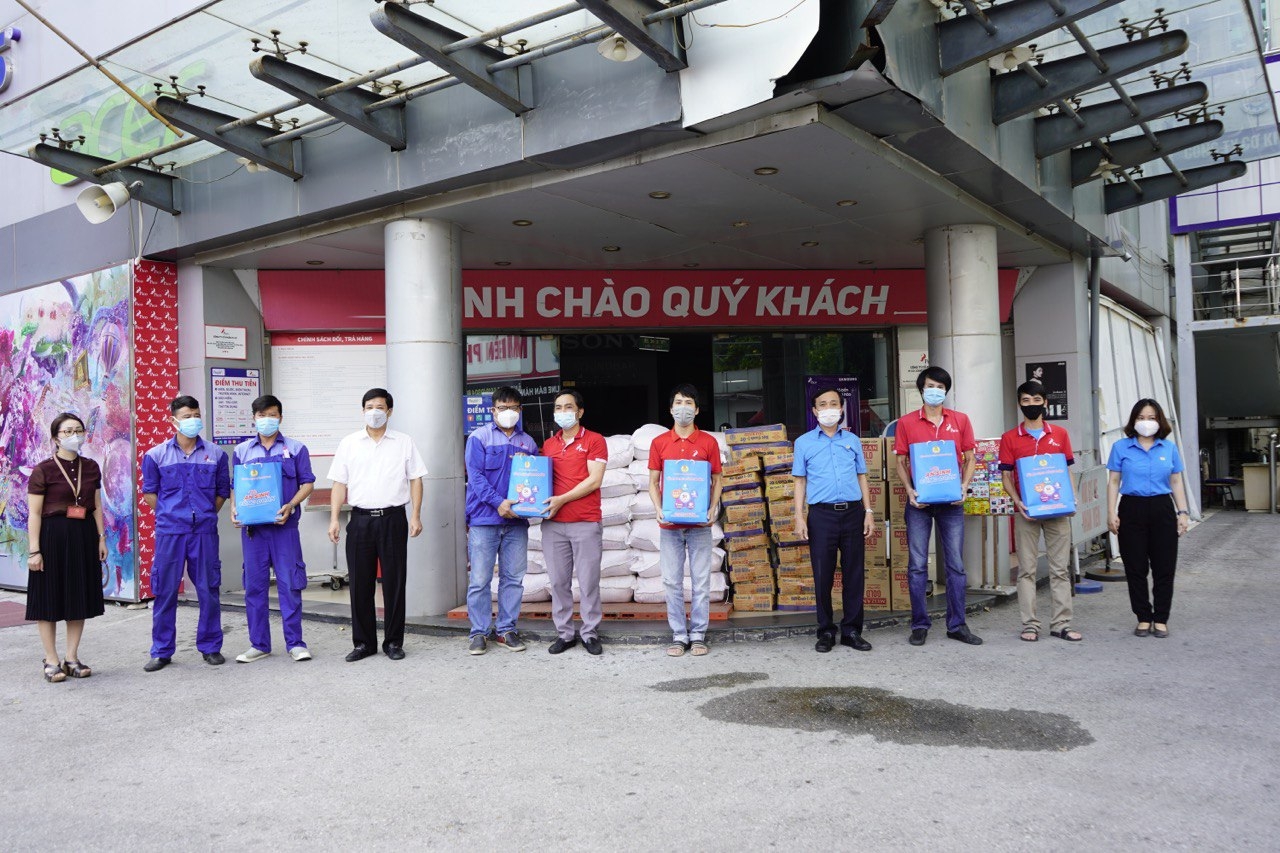 Trao 1.000 “Túi An sinh Công đoàn” cho đoàn viên, người lao động quận Đống Đa Trao 1.000 “Túi An sinh Công đoàn” cho đoàn viên, người lao động quận Đống Đa