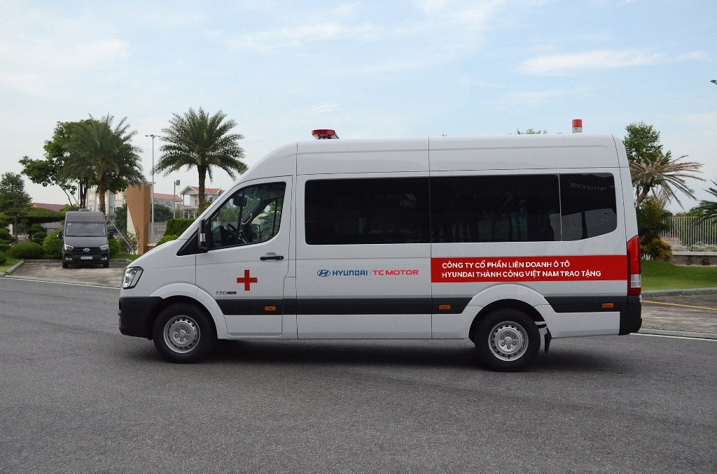 Hyundai Thành Công tặng 10 xe Solati cứu thương phục vụ phòng chống Covid 19