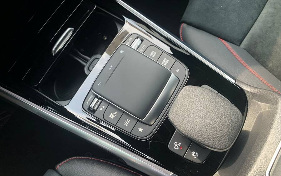 Cận cảnh Mercedes-AMG GLB 35 4Matic giá 2,69 tỷ đồng vừa về Việt Nam