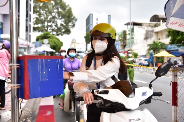 Thẻ xanh, thẻ vàng và... thẻ đỏ! Thẻ xanh, thẻ vàng và... thẻ đỏ!