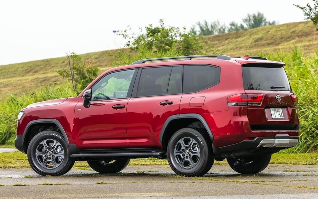 Hình thực tế Toyota Land Cruiser GR Sport 2022 tại Nhật Bản