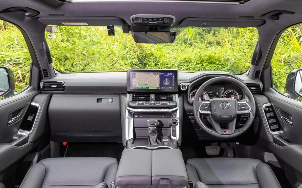 Hình thực tế Toyota Land Cruiser GR Sport 2022 tại Nhật Bản