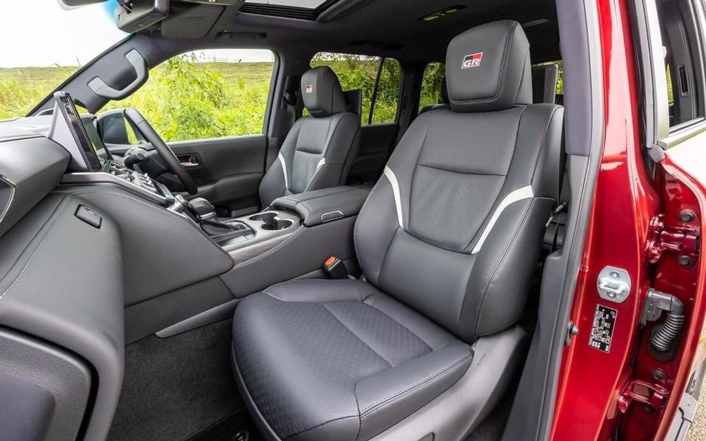 Hình thực tế Toyota Land Cruiser GR Sport 2022 tại Nhật Bản