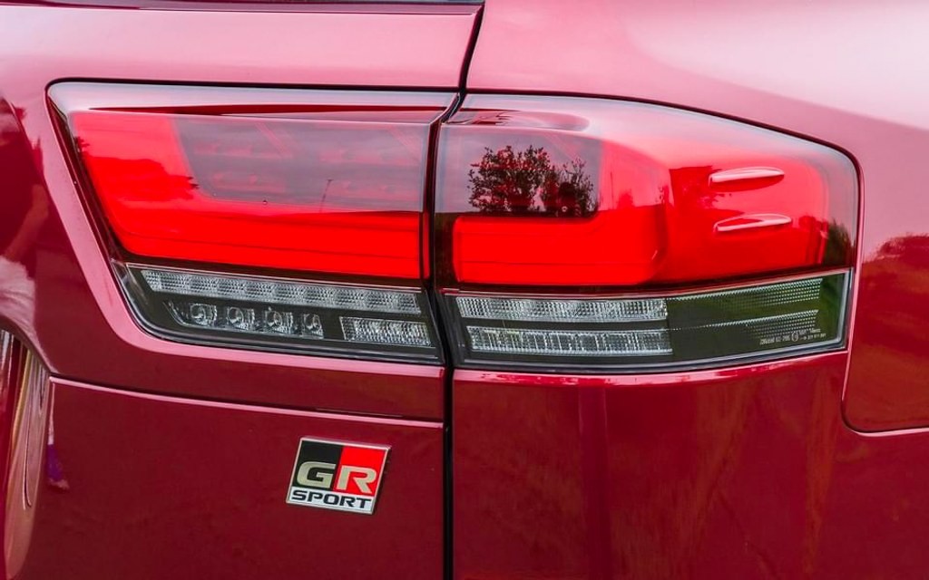 Hình thực tế Toyota Land Cruiser GR Sport 2022 tại Nhật Bản