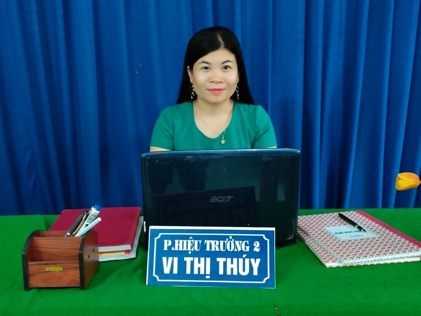 Tấm gương đoàn viên công đoàn tận tụy yêu nghề mến trẻ Tấm gương đoàn viên công đoàn tận tụy yêu nghề mến trẻ