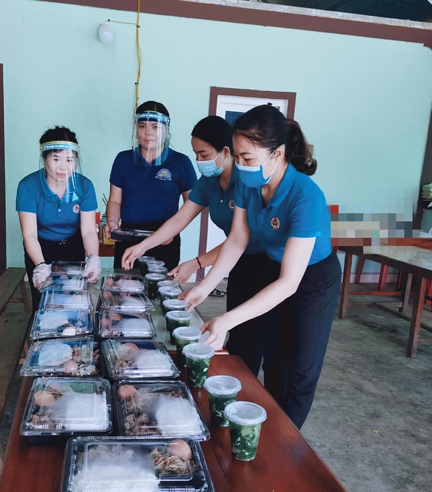 Tấm gương đoàn viên công đoàn tận tụy yêu nghề mến trẻ Tấm gương đoàn viên công đoàn tận tụy yêu nghề mến trẻ