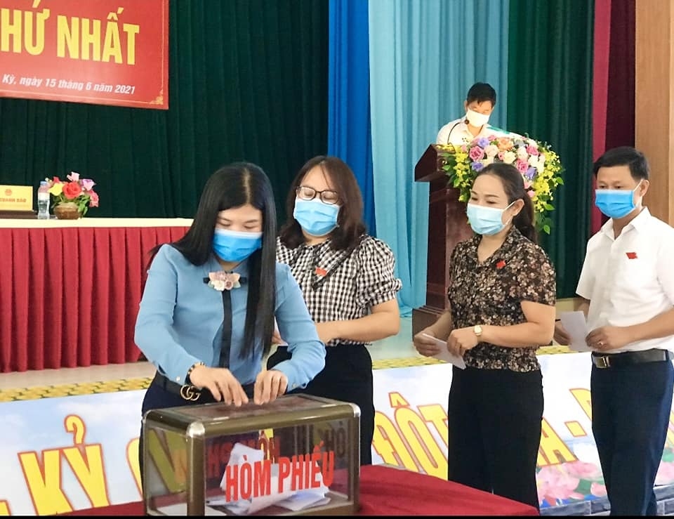 Tấm gương đoàn viên công đoàn tận tụy yêu nghề mến trẻ Tấm gương đoàn viên công đoàn tận tụy yêu nghề mến trẻ