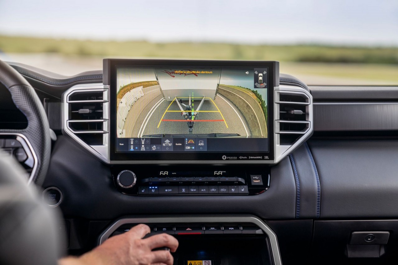 Toyota Tundra 2022 ra mắt, cạnh tranh với Ford F-150 Toyota Tundra 2022 ra mắt, cạnh tranh với Ford F-150