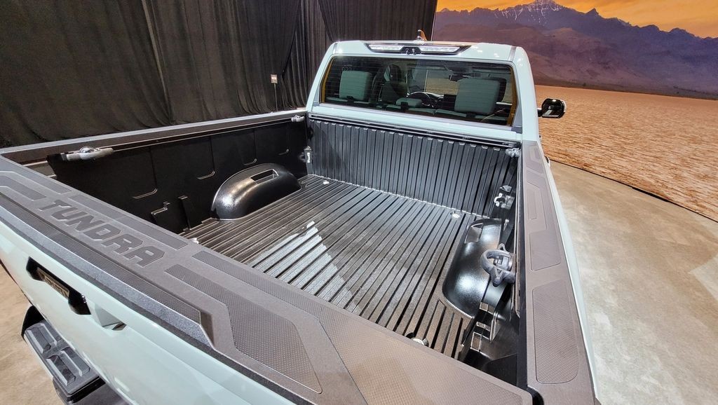 Toyota Tundra 2022 ra mắt, cạnh tranh với Ford F-150 Toyota Tundra 2022 ra mắt, cạnh tranh với Ford F-150