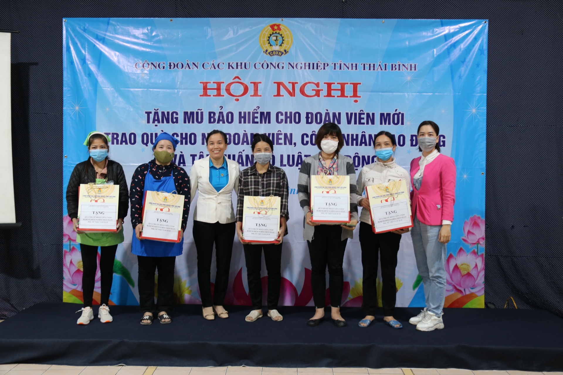 Thái Bình: Truyền thông về an toàn giao thông cho 400 công nhân, lao động Thái Bình: Truyền thông về an toàn giao thông cho 400 công nhân, lao động