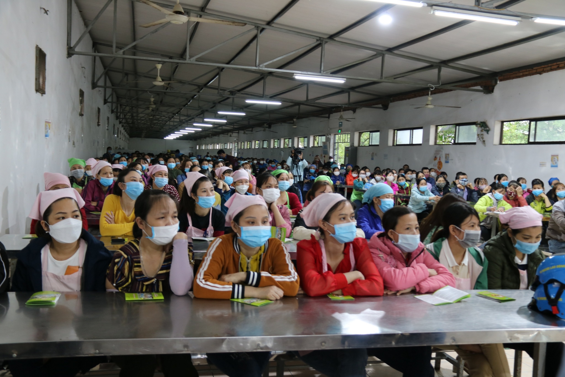 Thái Bình: Truyền thông về an toàn giao thông cho 400 công nhân, lao động Thái Bình: Truyền thông về an toàn giao thông cho 400 công nhân, lao động